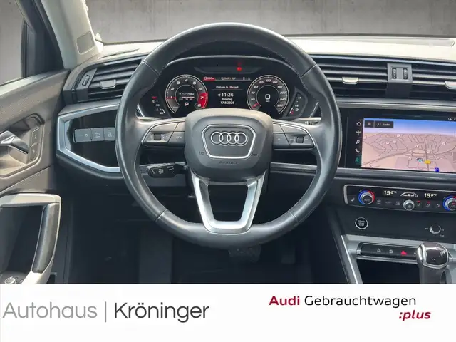 Audi Q3 view 11