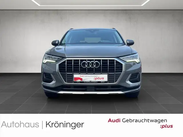 Audi Q3 view 5