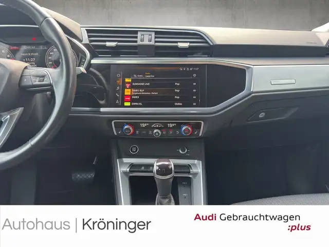 Audi Q3 view 14