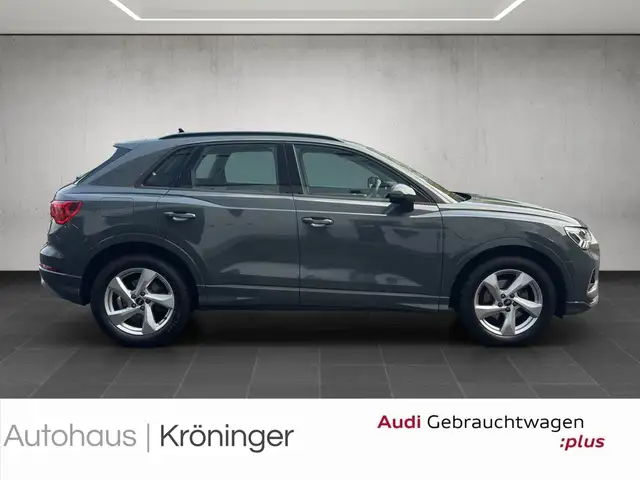 Audi Q3 view 4