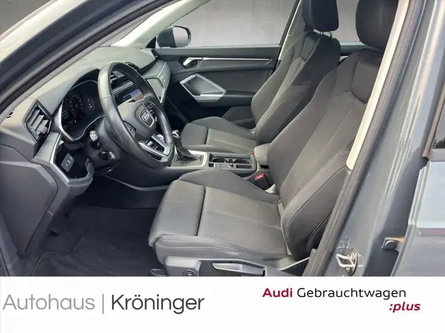 Audi Q3 view 7