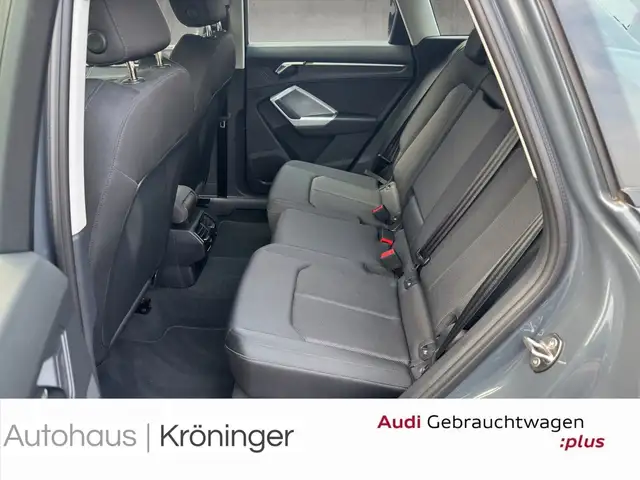 Audi Q3 view 10
