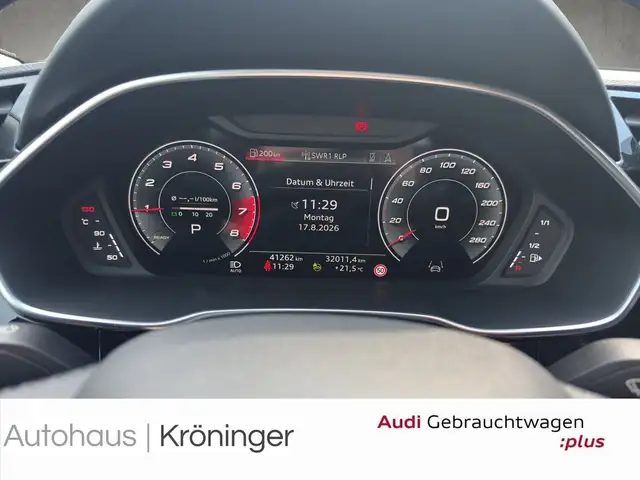 Audi Q3 view 12