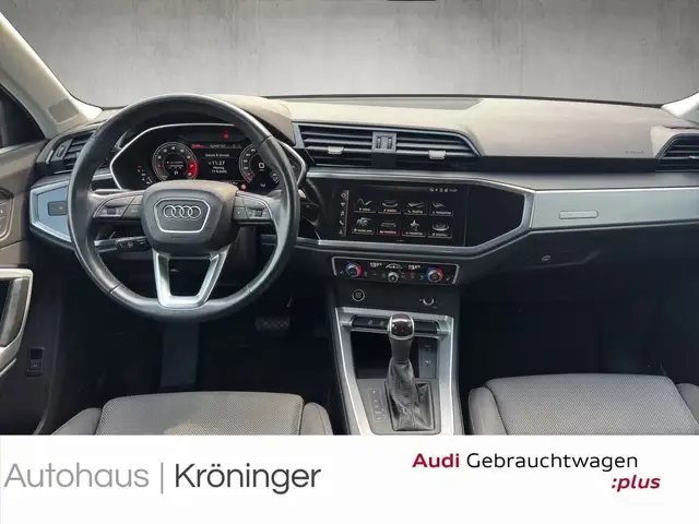 Audi Q3 view 13