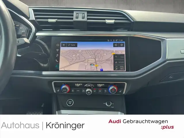 Audi Q3 view 15