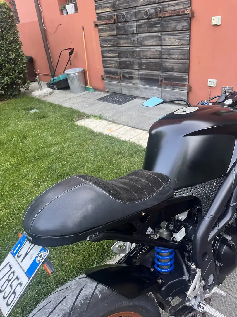 Triumph Speed Triple 1050 custom made cafe race - 1