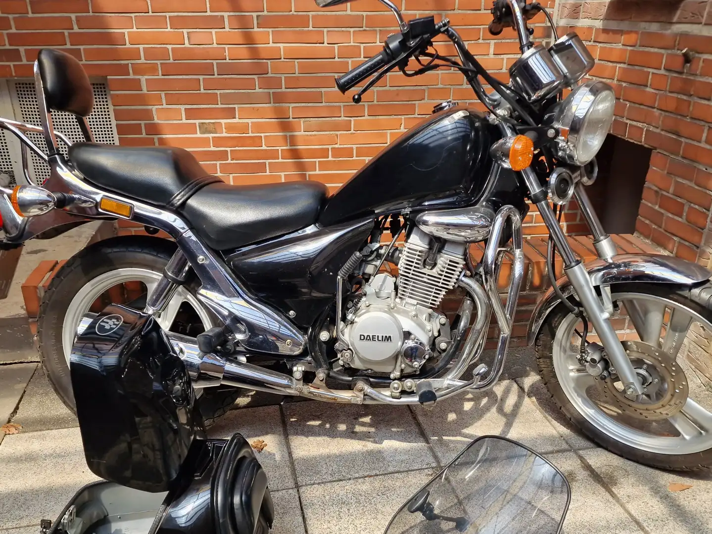 Daelim VS 125 TOP Zustand Fekete - 1