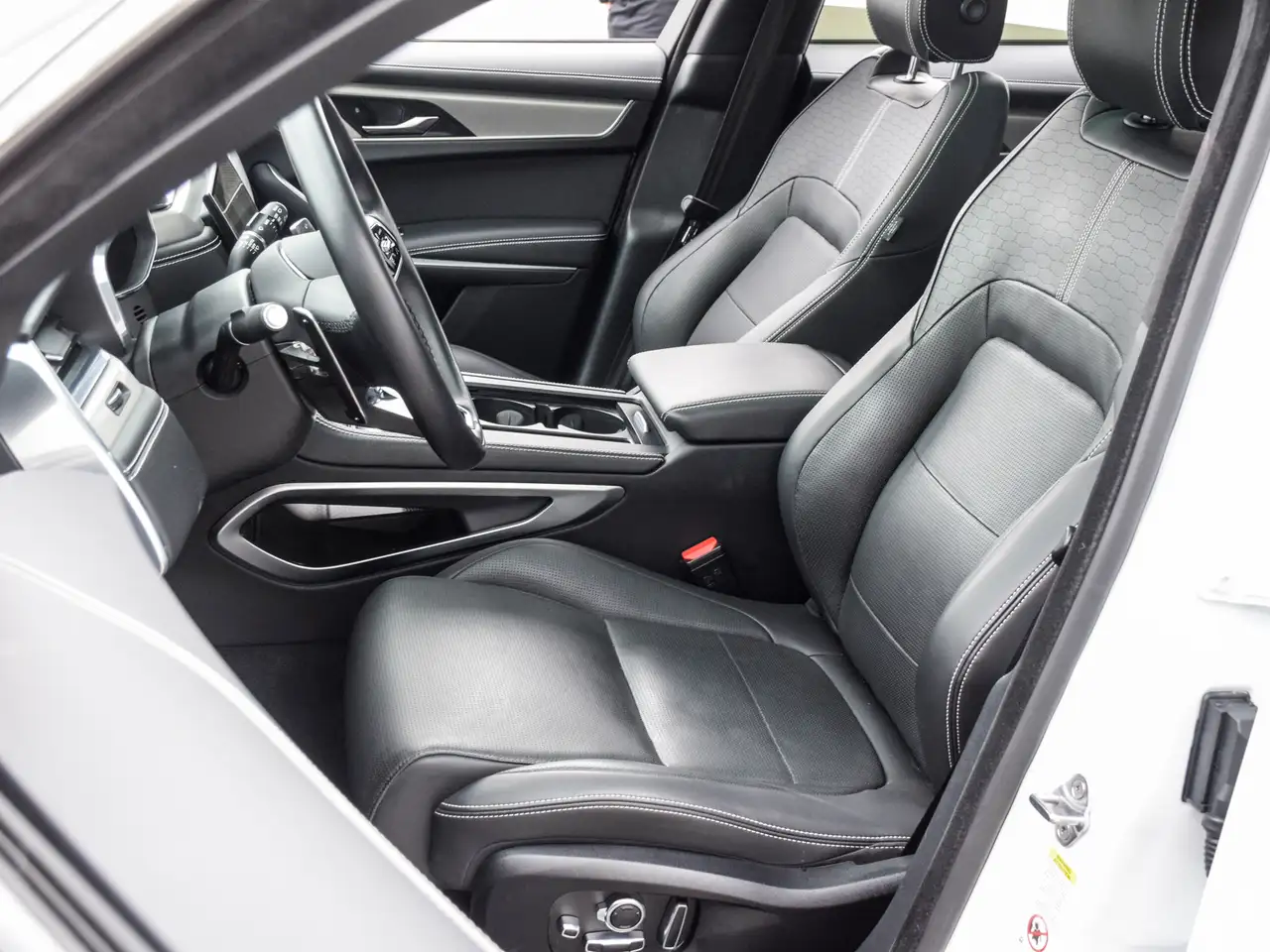Jaguar F-Pace снимка Jaguar F-Pace