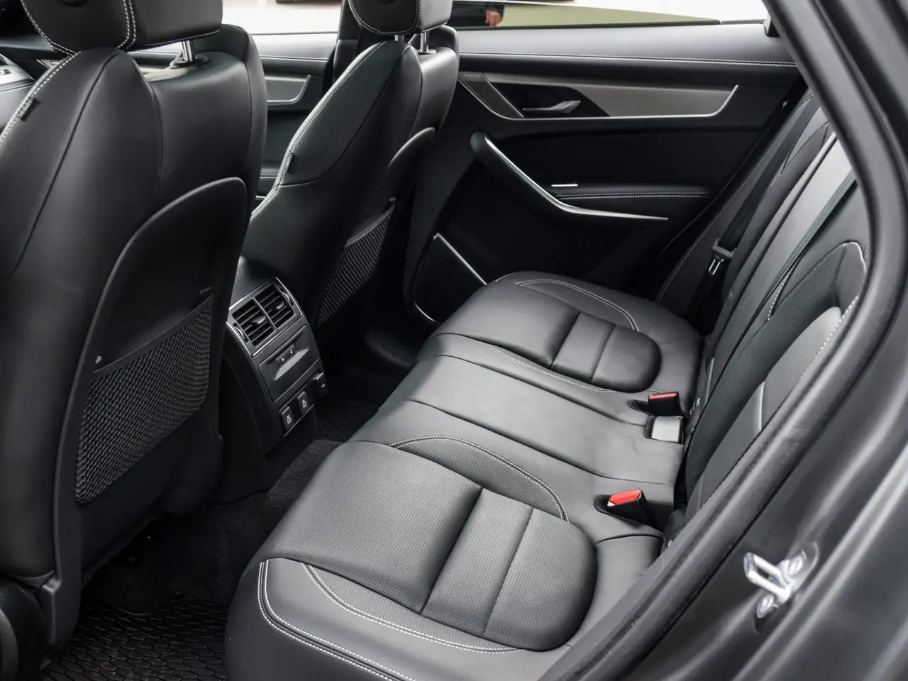 Jaguar F-Pace снимка Jaguar F-Pace