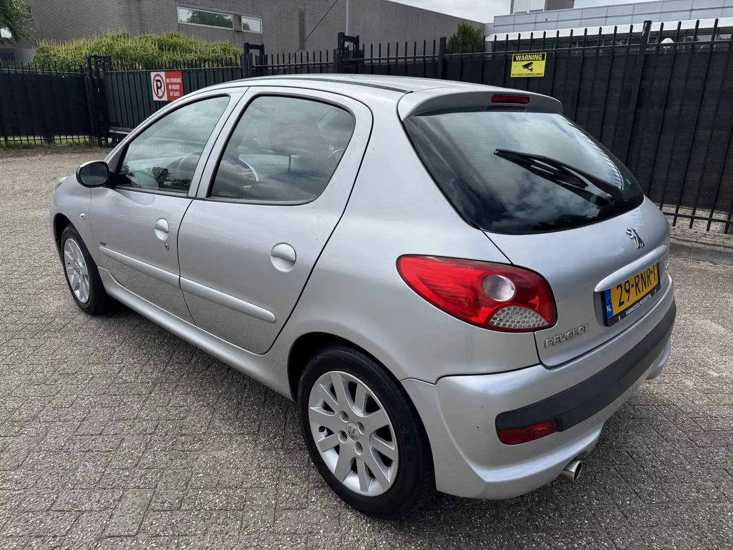 Peugeot 206 + 1.4 Sportium 5 Drs AC/Cruise/LMV Grijs - 2