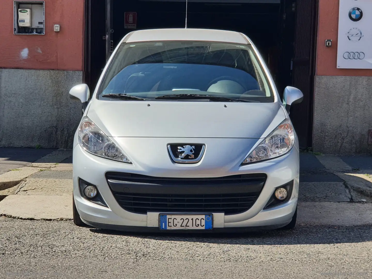 Peugeot 207 1.4 8V 75 CV 5p. Energie Sport Šedá - 2