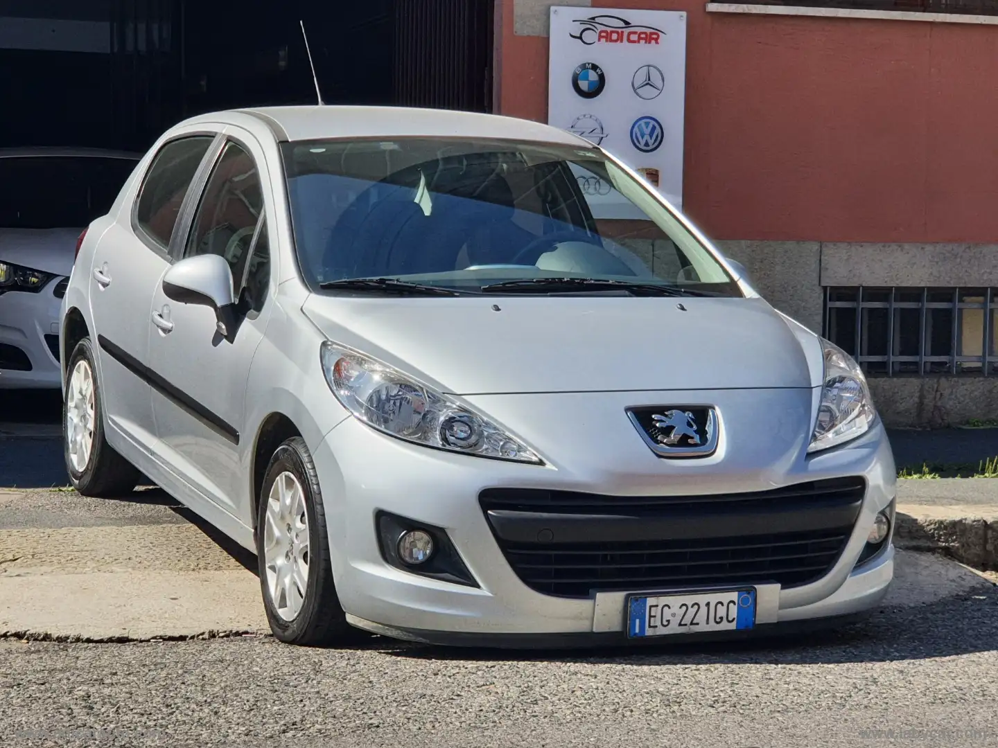 Peugeot 207 1.4 8V 75 CV 5p. Energie Sport Šedá - 1