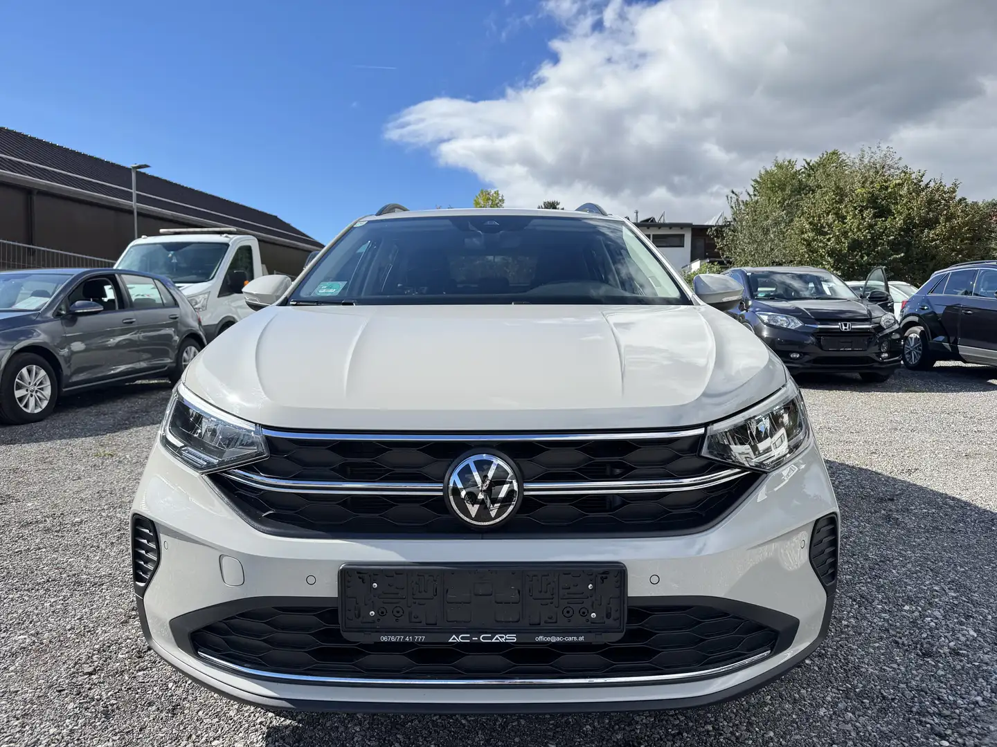 Volkswagen Taigo Life Grau - 2