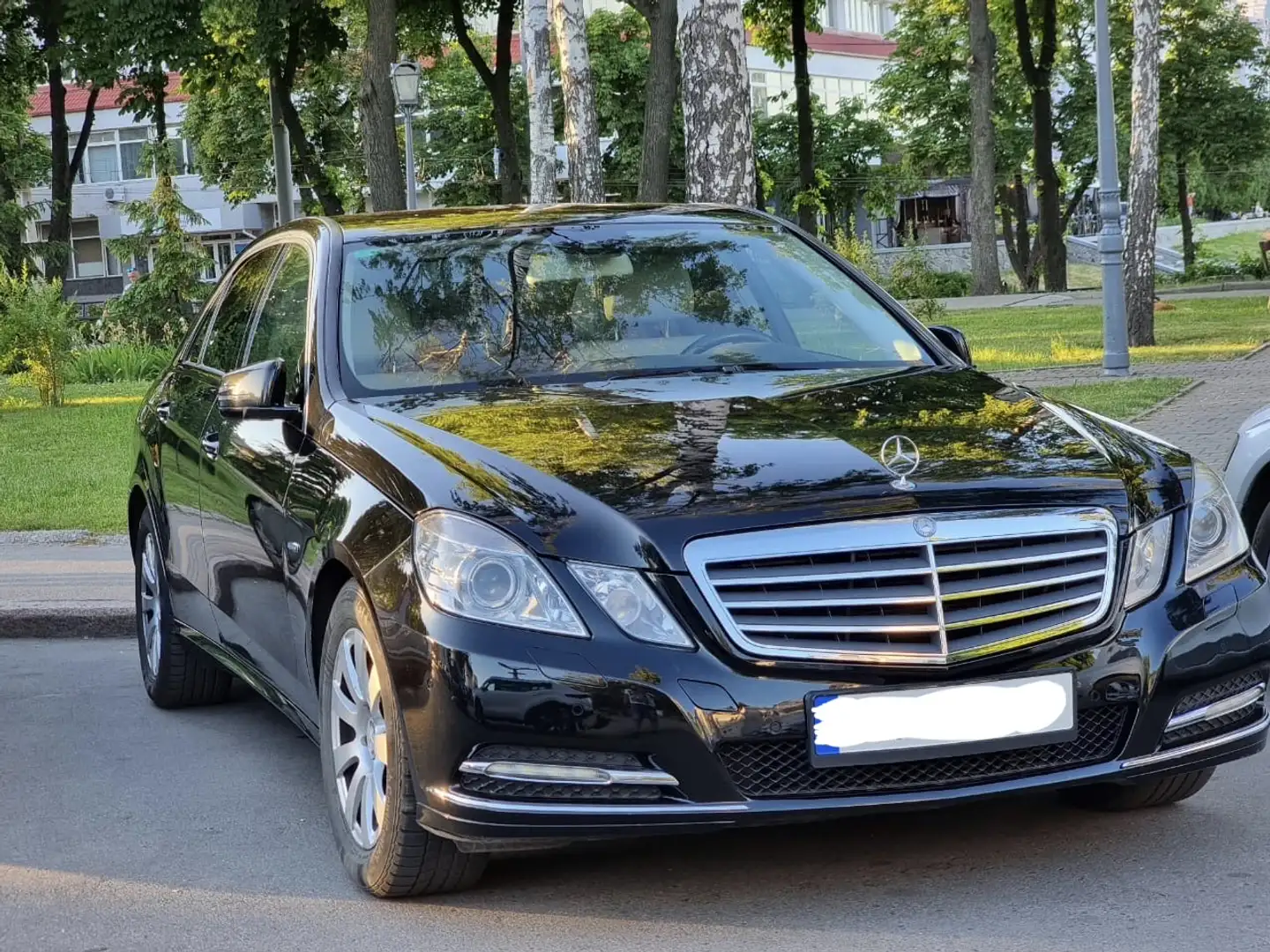 Mercedes-Benz E 220 CDI DPF BlueEFFICIENCY Automatik - 2