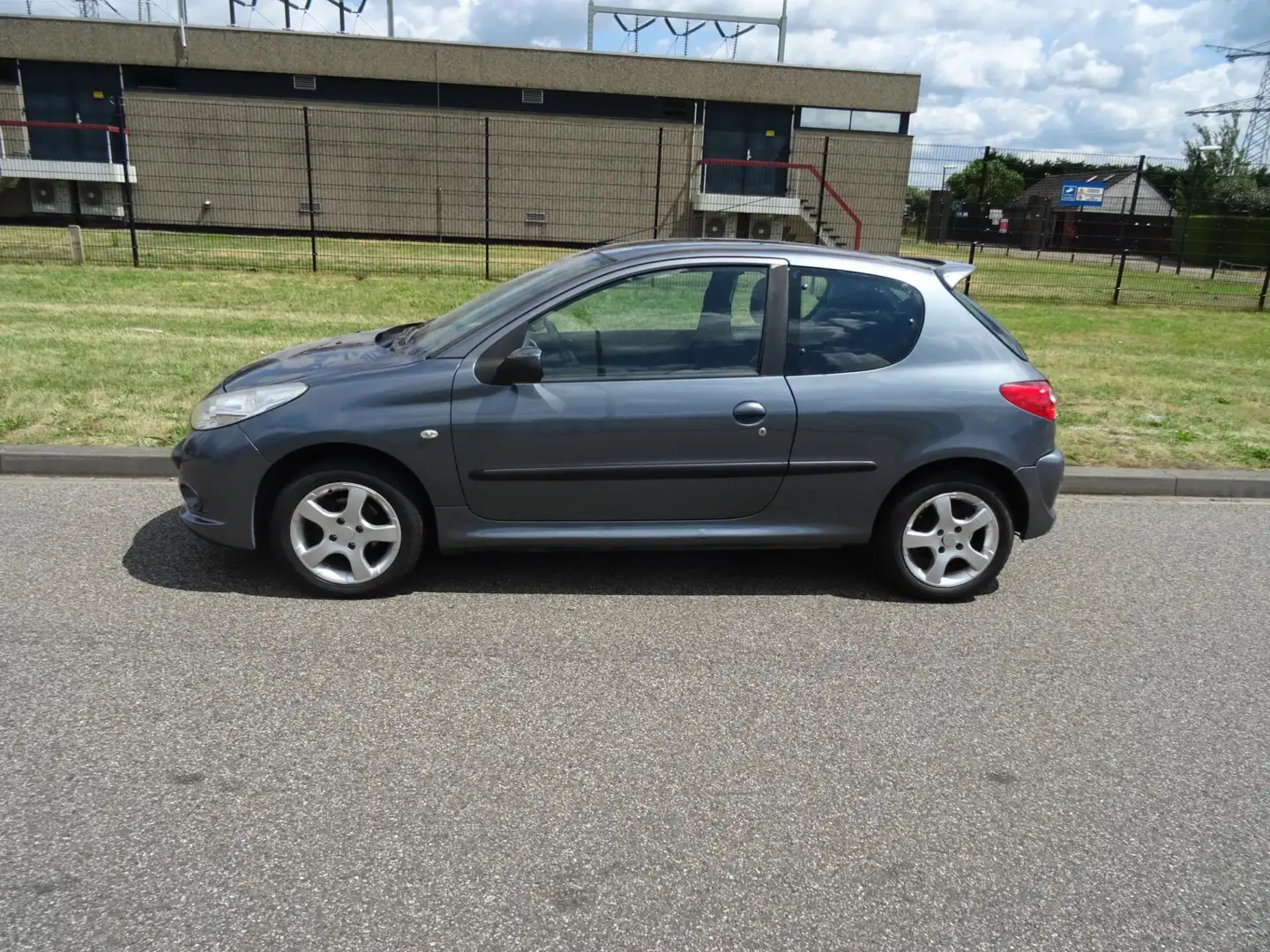 Peugeot 206 + 1.1 XR Grau - 2