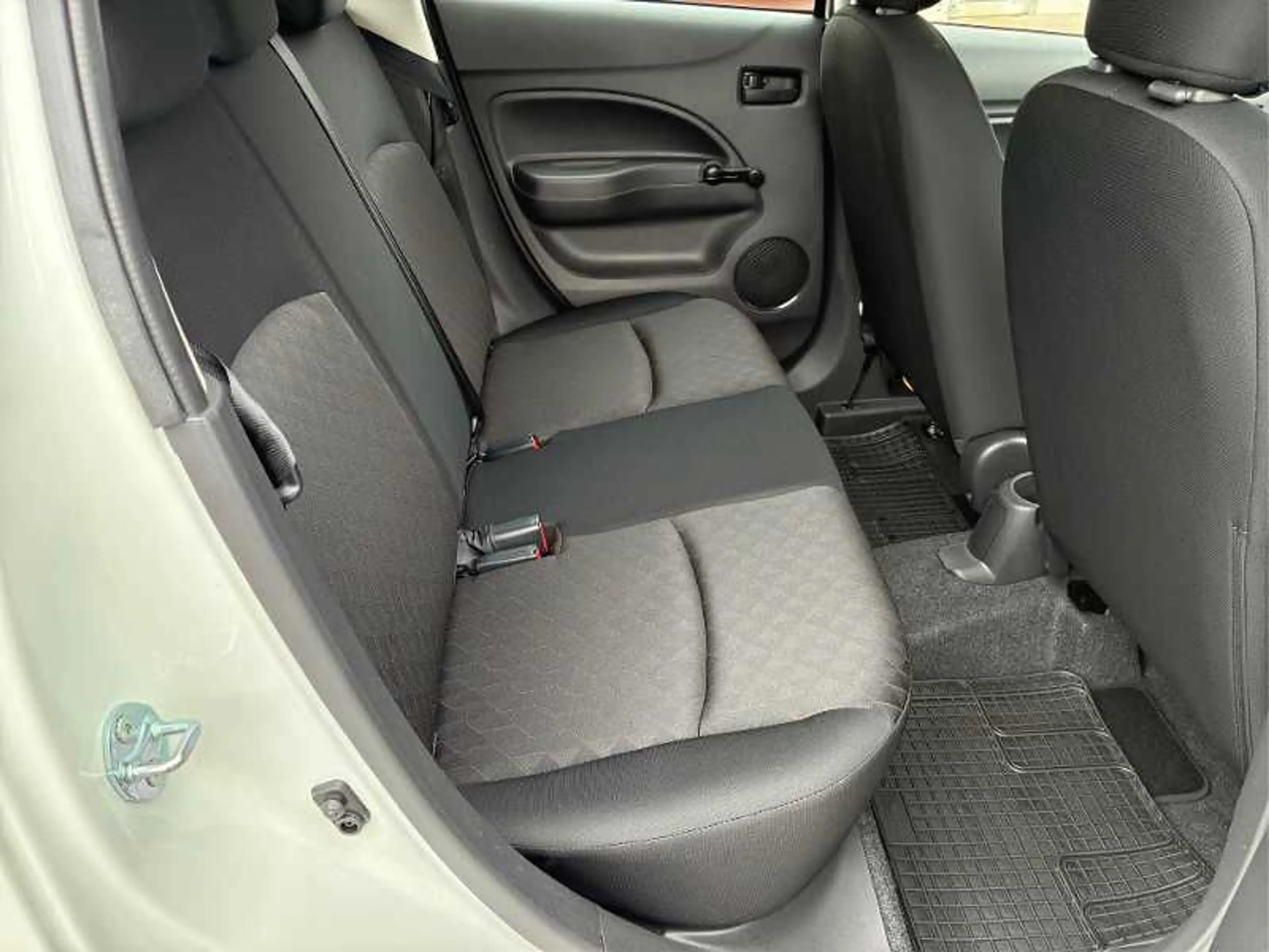 Mitsubishi Space Star Select 1.2 MIVEC 5-Gang — photo 7