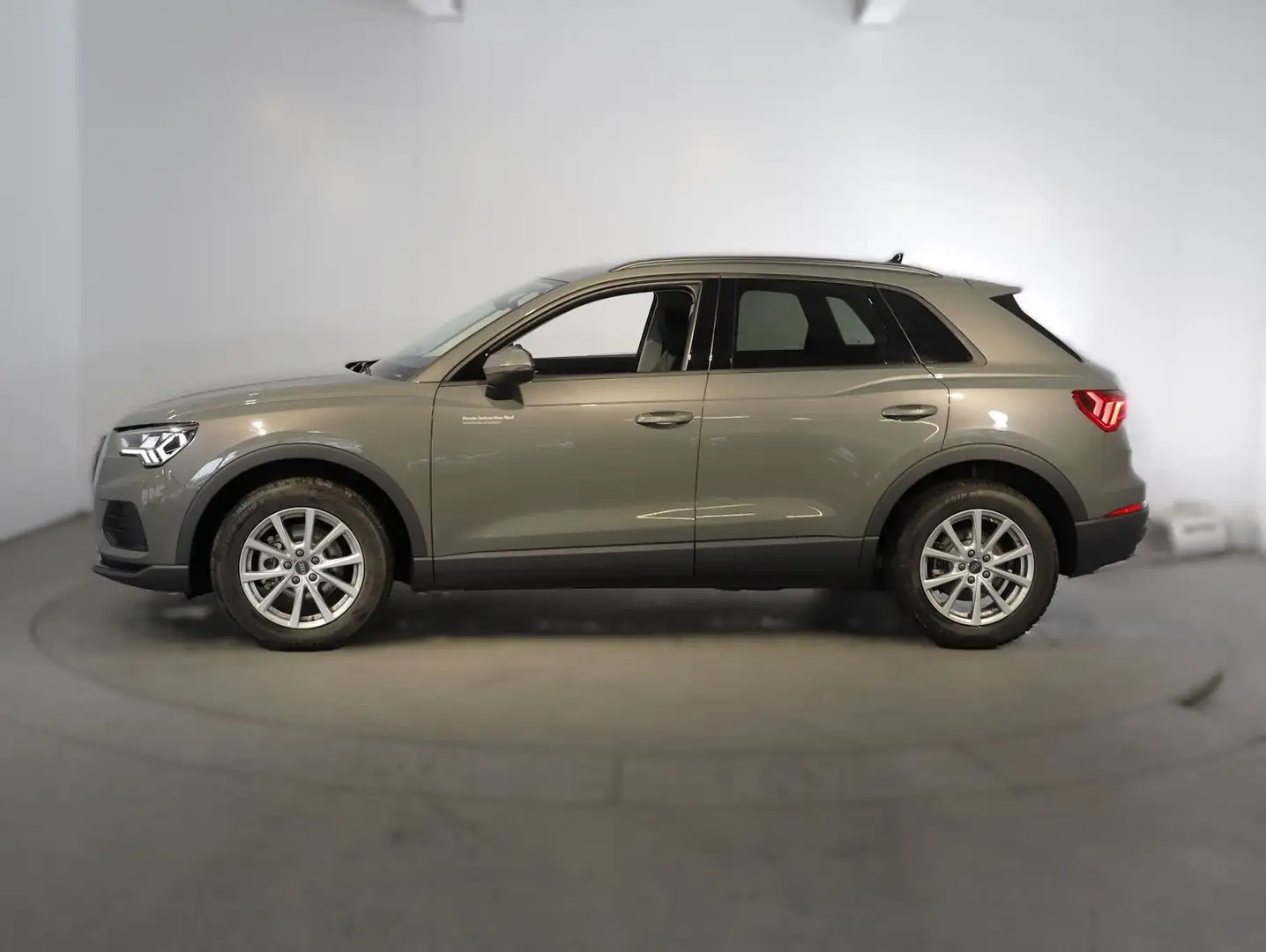 Audi Q3 35 TFSI intense Grau - 2