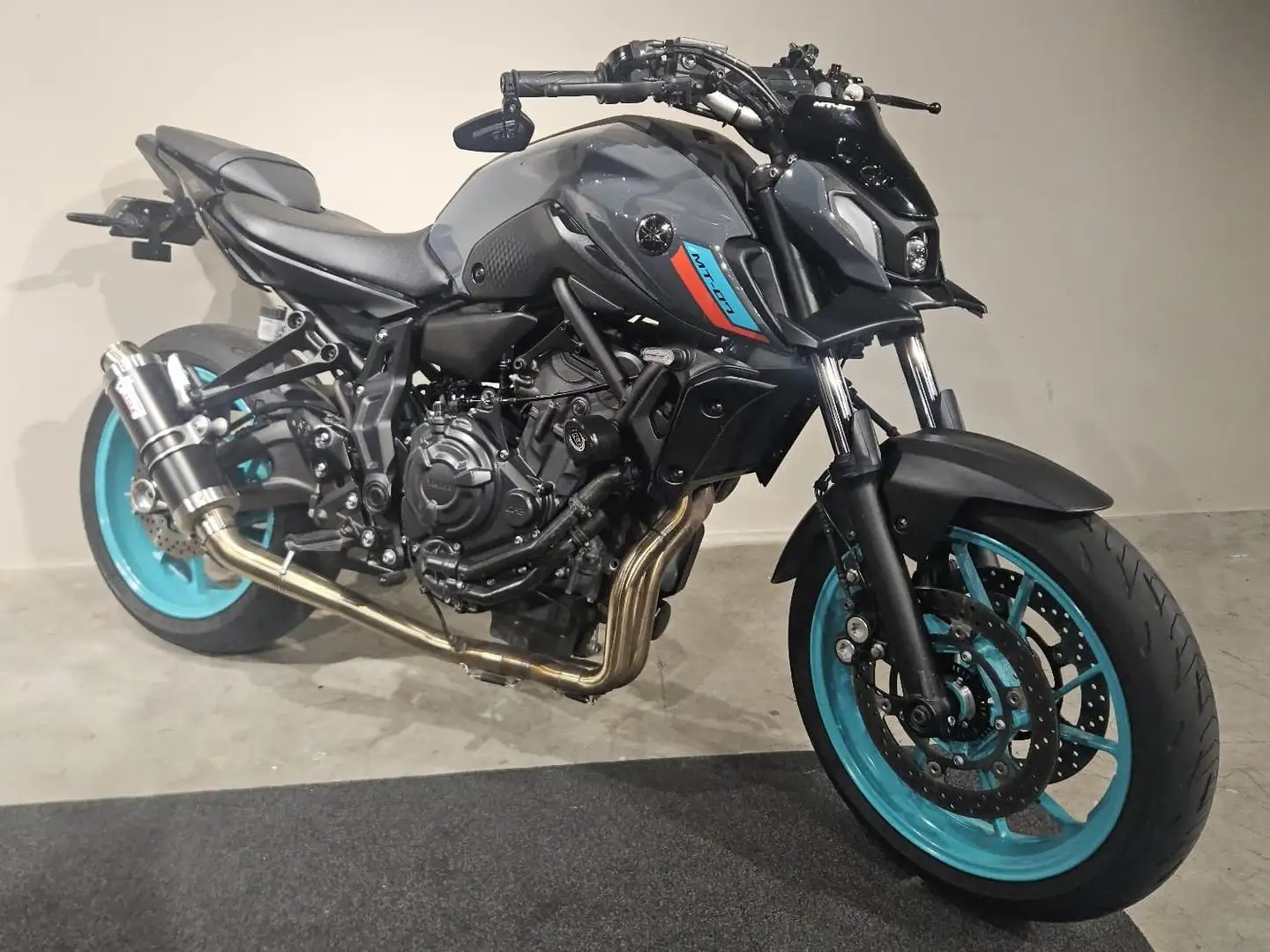 Yamaha MT-07 Gris - 1