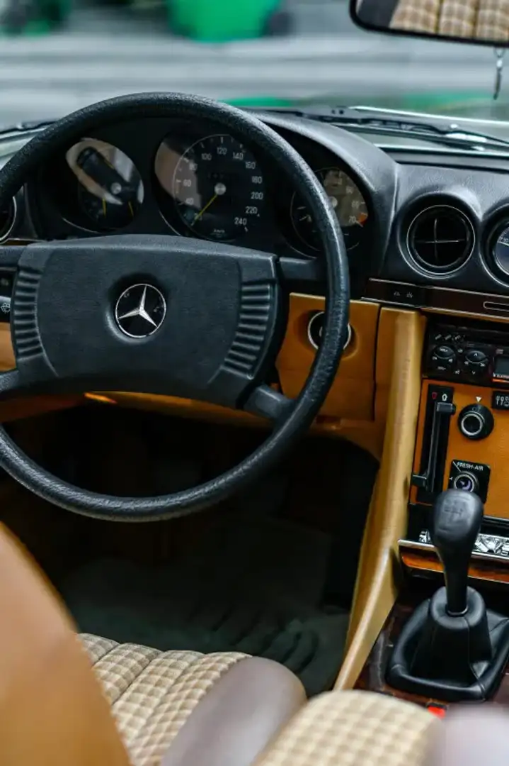 Mercedes-Benz SL 280 R107 Золотий - 2