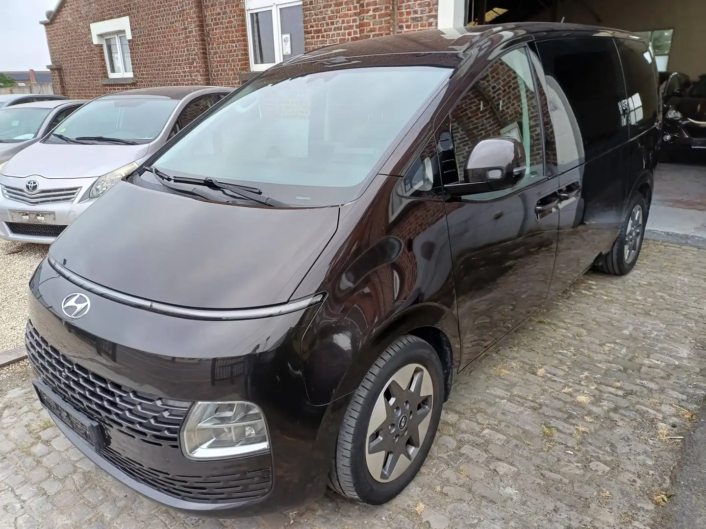 HYUNDAI Staria