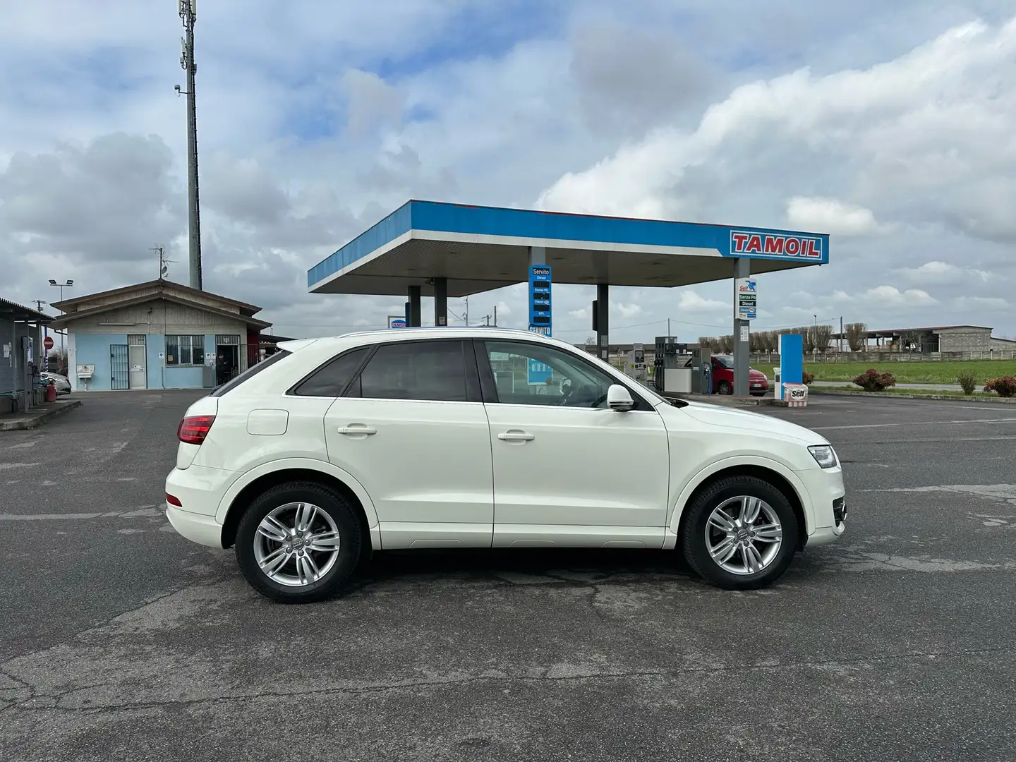 Audi Q3 2.0 tdi Advanced 140cv Bianco - 2