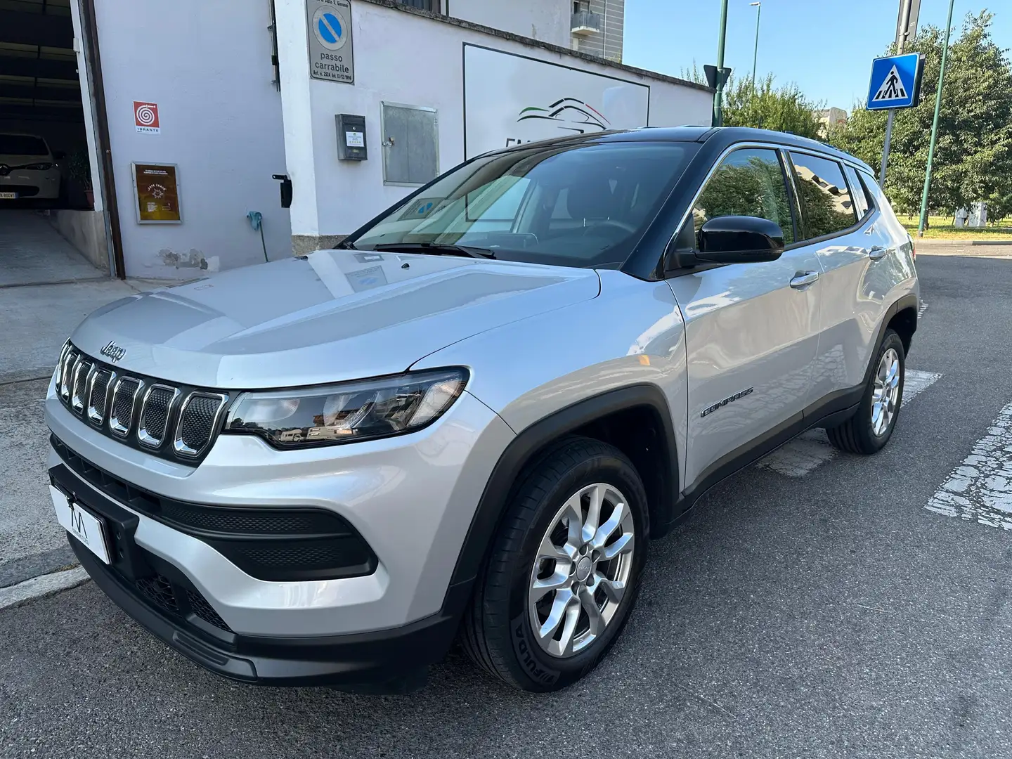 Jeep Compass 1.6 mjt Longitude 2wd 130cv - PDC/CARPLAY/CERCHI17 Plateado - 1