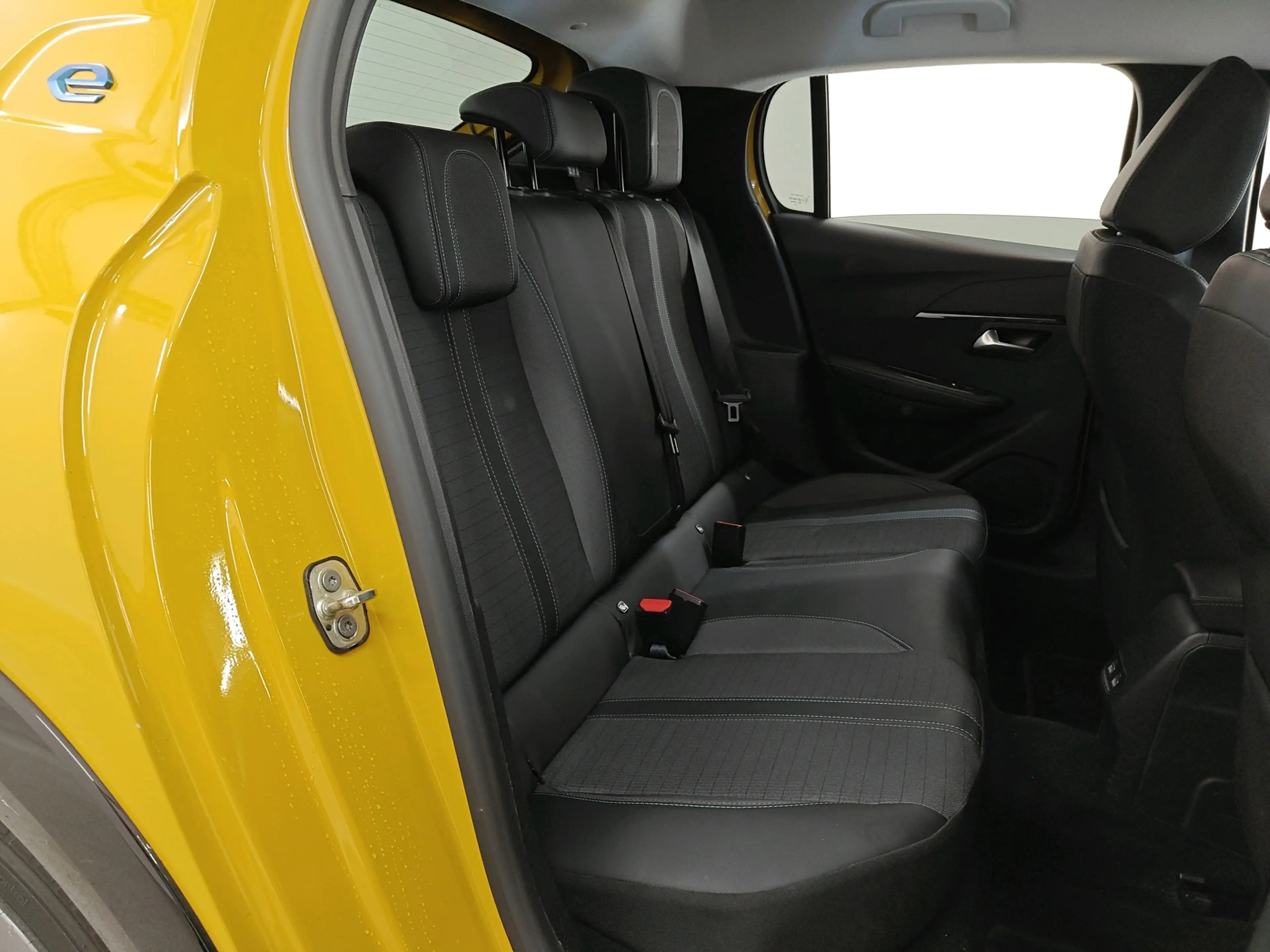 Peugeot e-208 EV 50 kWh 136pk Allure Pack | SOH 90% | Connect 3D — photo 15