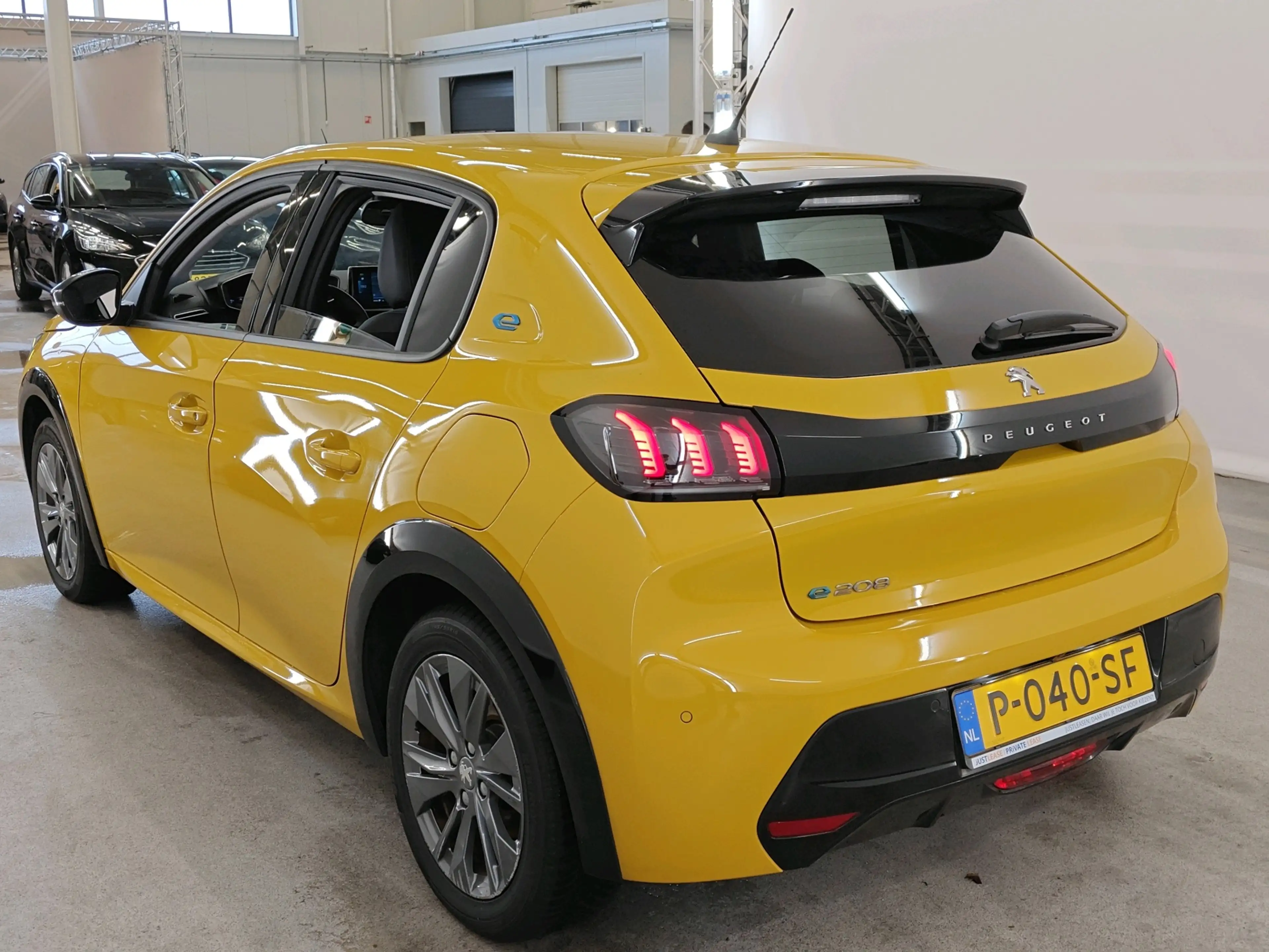 Peugeot e-208 EV 50 kWh 136pk Allure Pack | SOH 90% | Connect 3D — photo 2