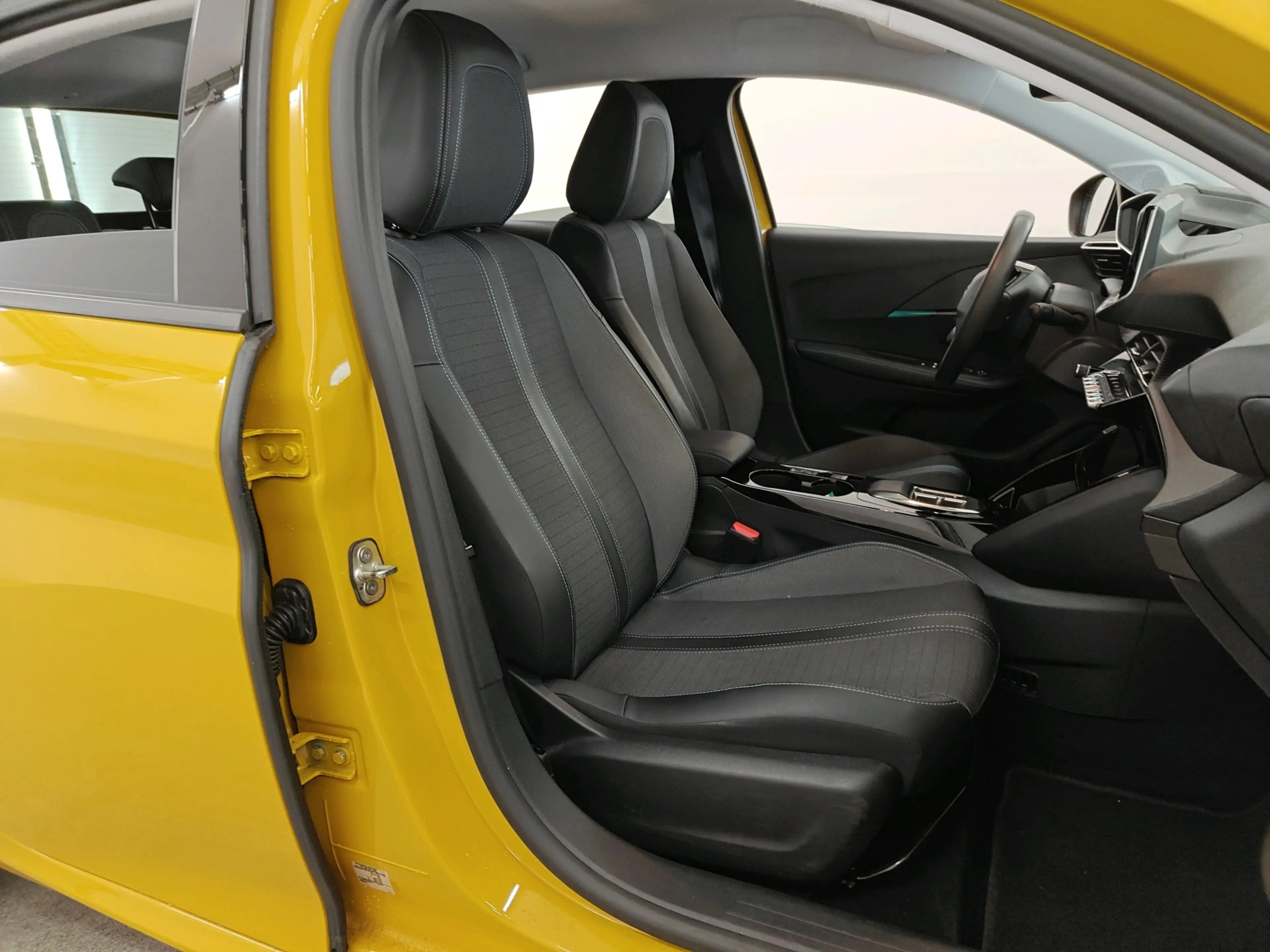 Peugeot e-208 EV 50 kWh 136pk Allure Pack | SOH 90% | Connect 3D — photo 7