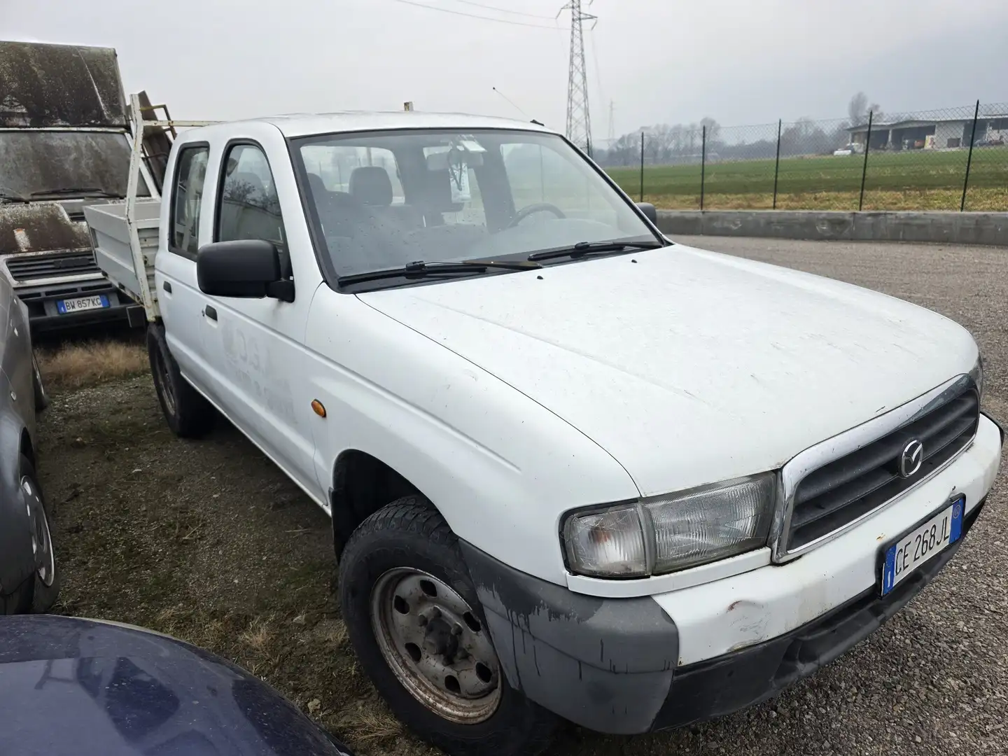 Mazda Pick Up MOTORE ROTTO Weiß - 1