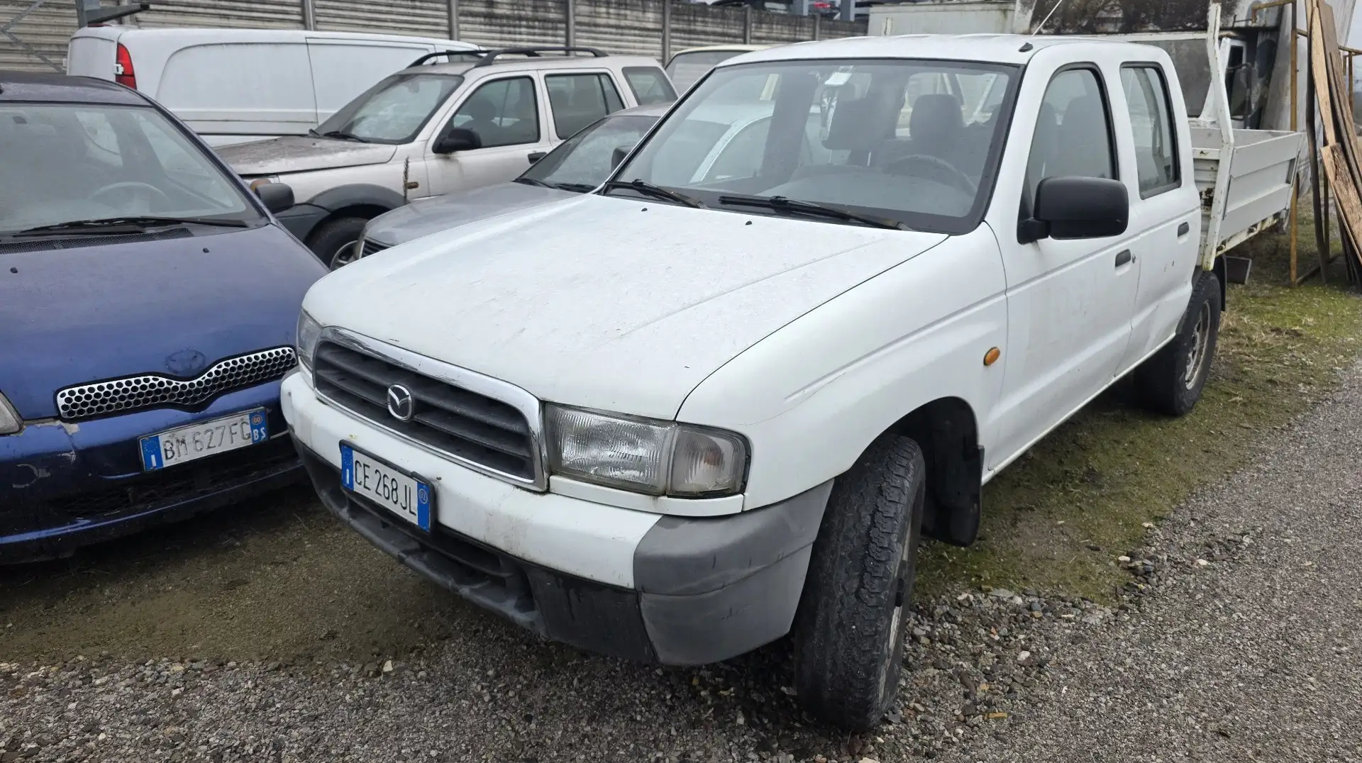 Mazda Pick Up MOTORE ROTTO Weiß - 2