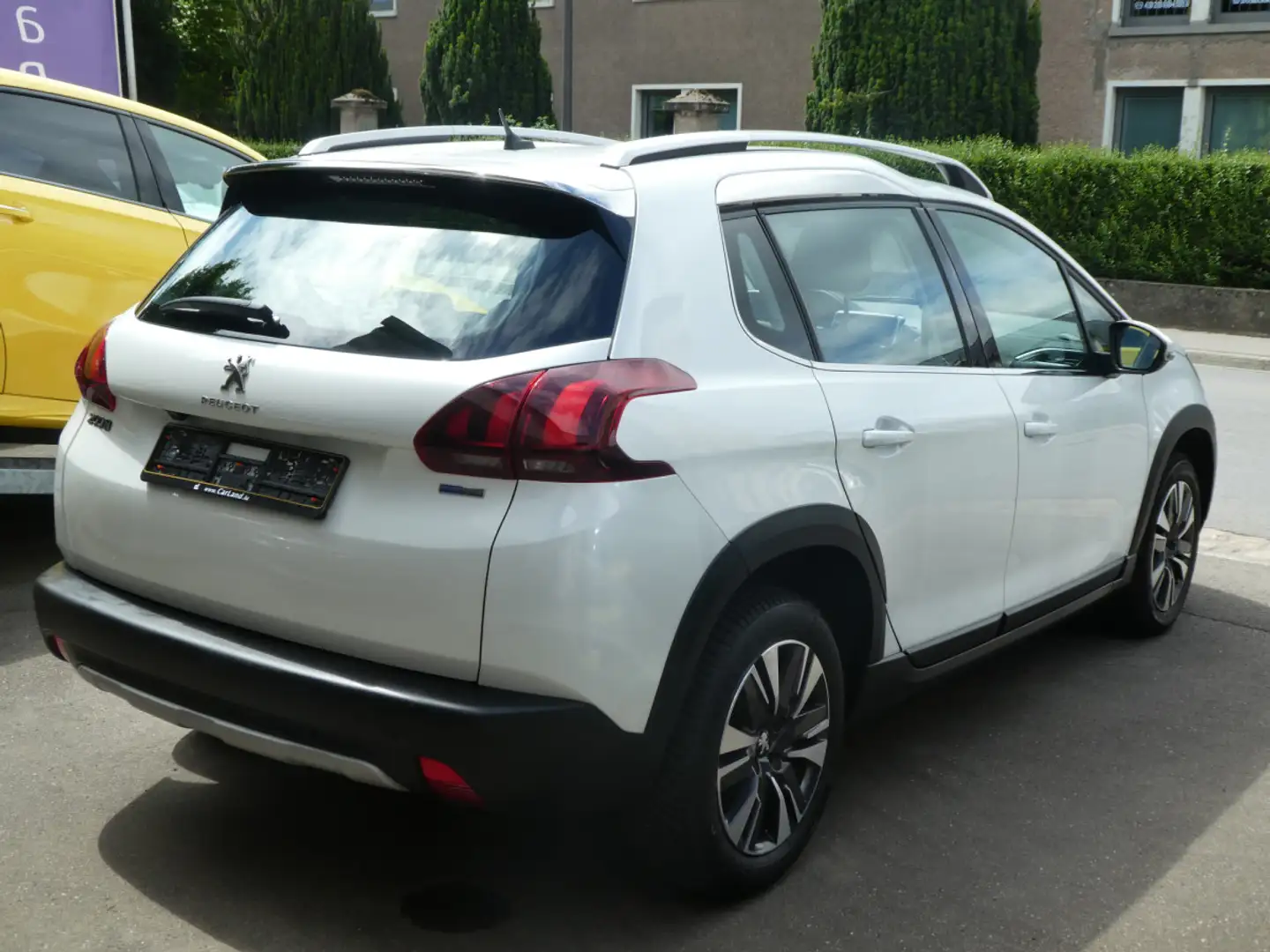 Peugeot 2008 1.2 130 Allure Weiß - 2