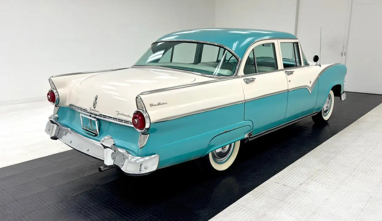 Ford Fairlane Town Sedan, foto 5