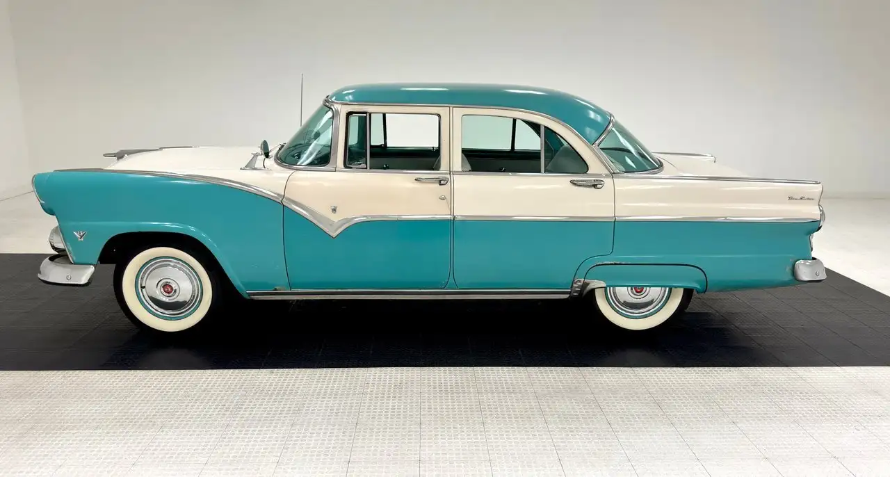Ford Fairlane Town Sedan, foto 2