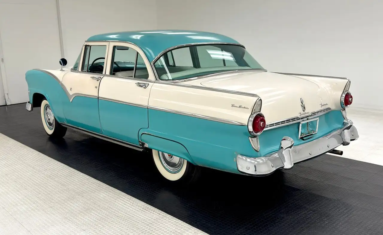 Ford Fairlane Town Sedan, foto 3