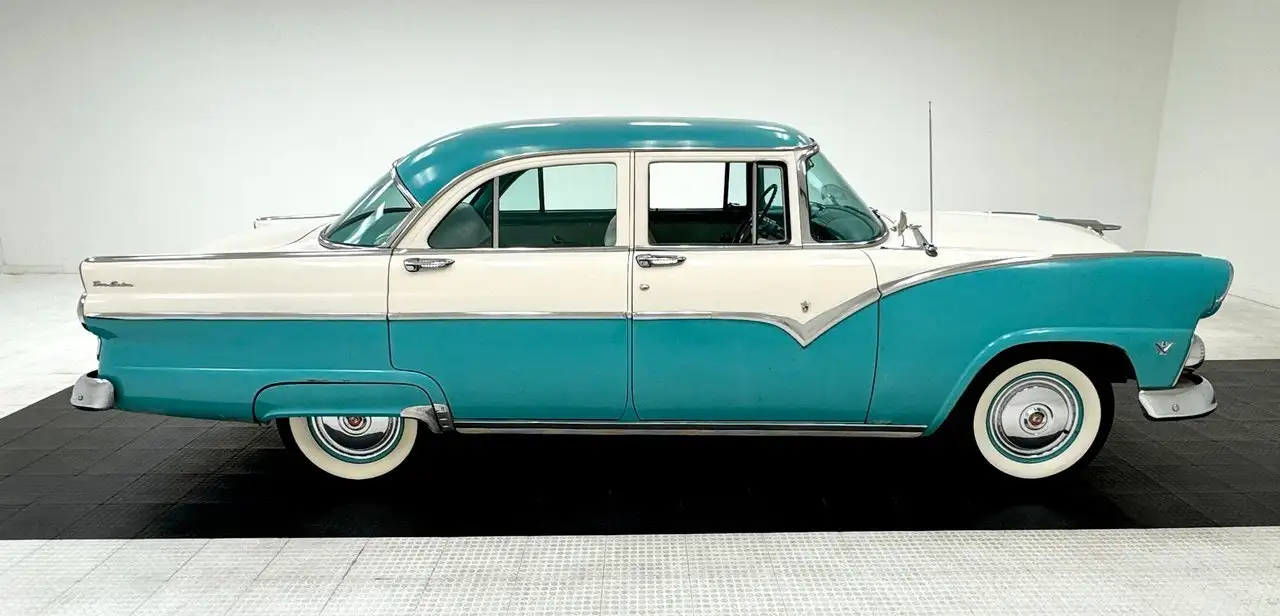 Ford Fairlane Town Sedan, foto 6