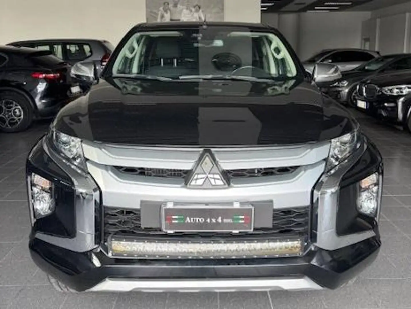 Mitsubishi L200 L200 d.cab 2.3d Diamond 4wd 150cv auto Zwart - 2