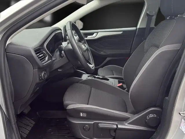 Ford Focus view 14