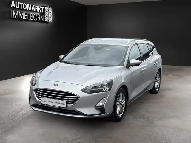 Ford Focus view 3