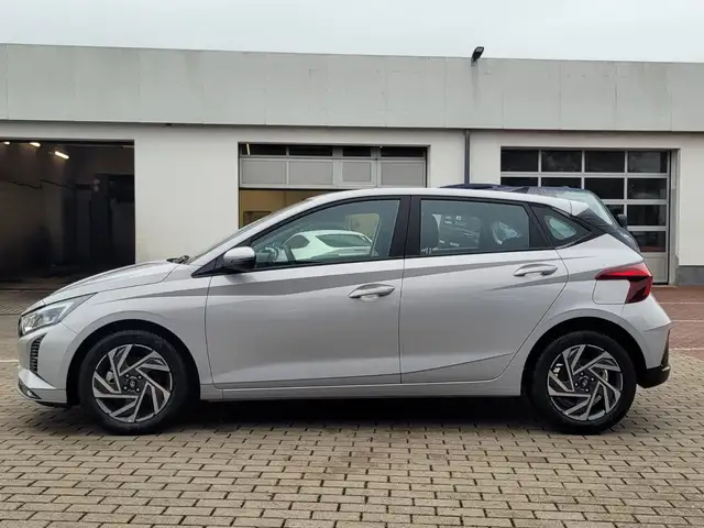 Hyundai i20 view 5