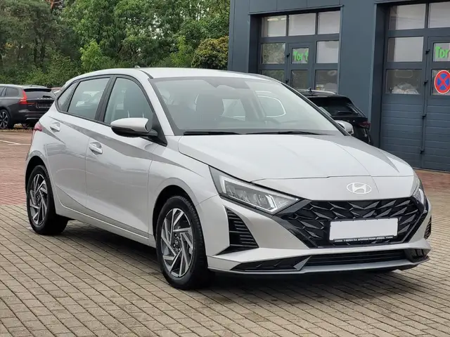 Hyundai i20 view 10
