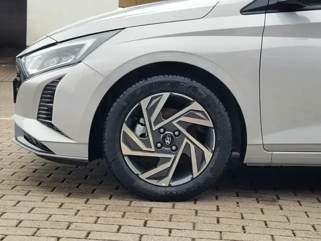 Hyundai i20 view 4