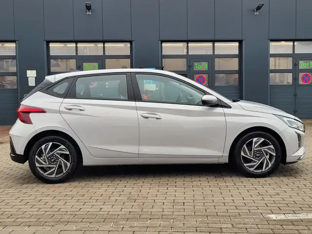 Hyundai i20 view 9