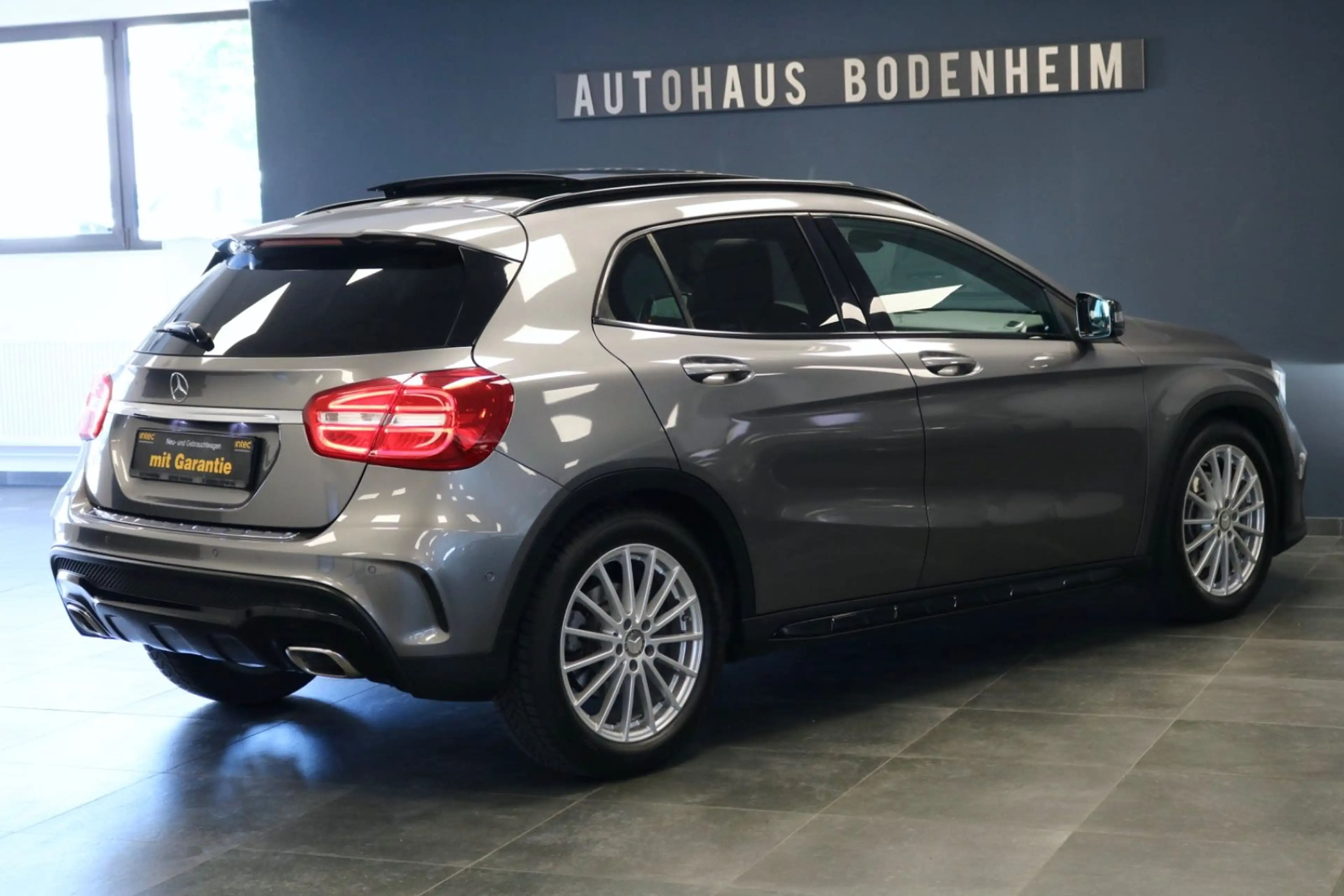 Mercedes-Benz GLA 220 CDI AMG-LINE / d 4Matic/PANO/ACC/KAMERA — photo 11