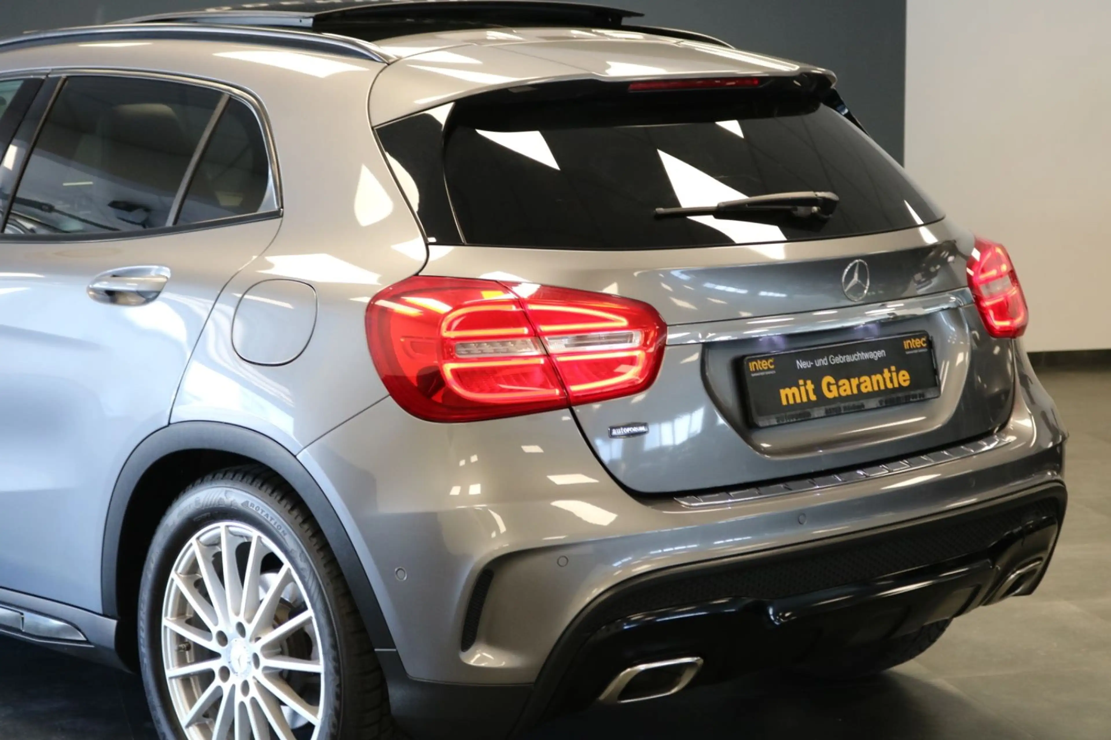 Mercedes-Benz GLA 220 CDI AMG-LINE / d 4Matic/PANO/ACC/KAMERA — photo 9