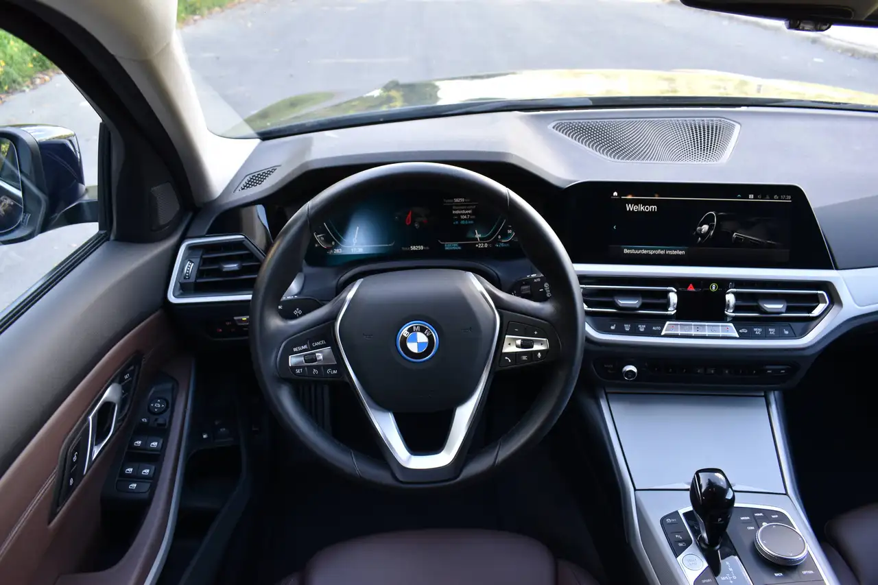 BMW 330 e TOURING LEDER CAMERA MEMORY CARPLAY, миниатюра 28