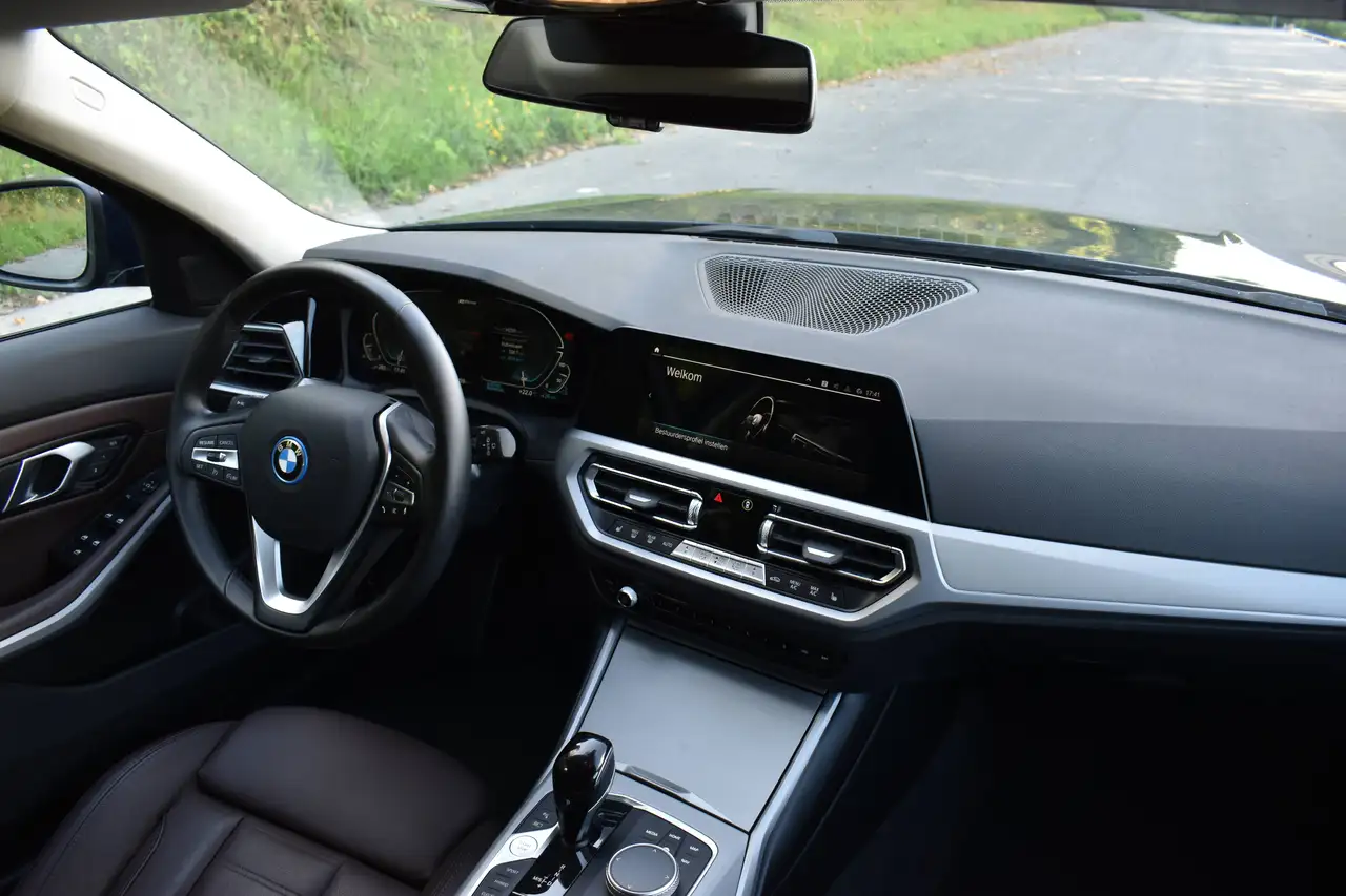 BMW 330 e TOURING LEDER CAMERA MEMORY CARPLAY, миниатюра 30