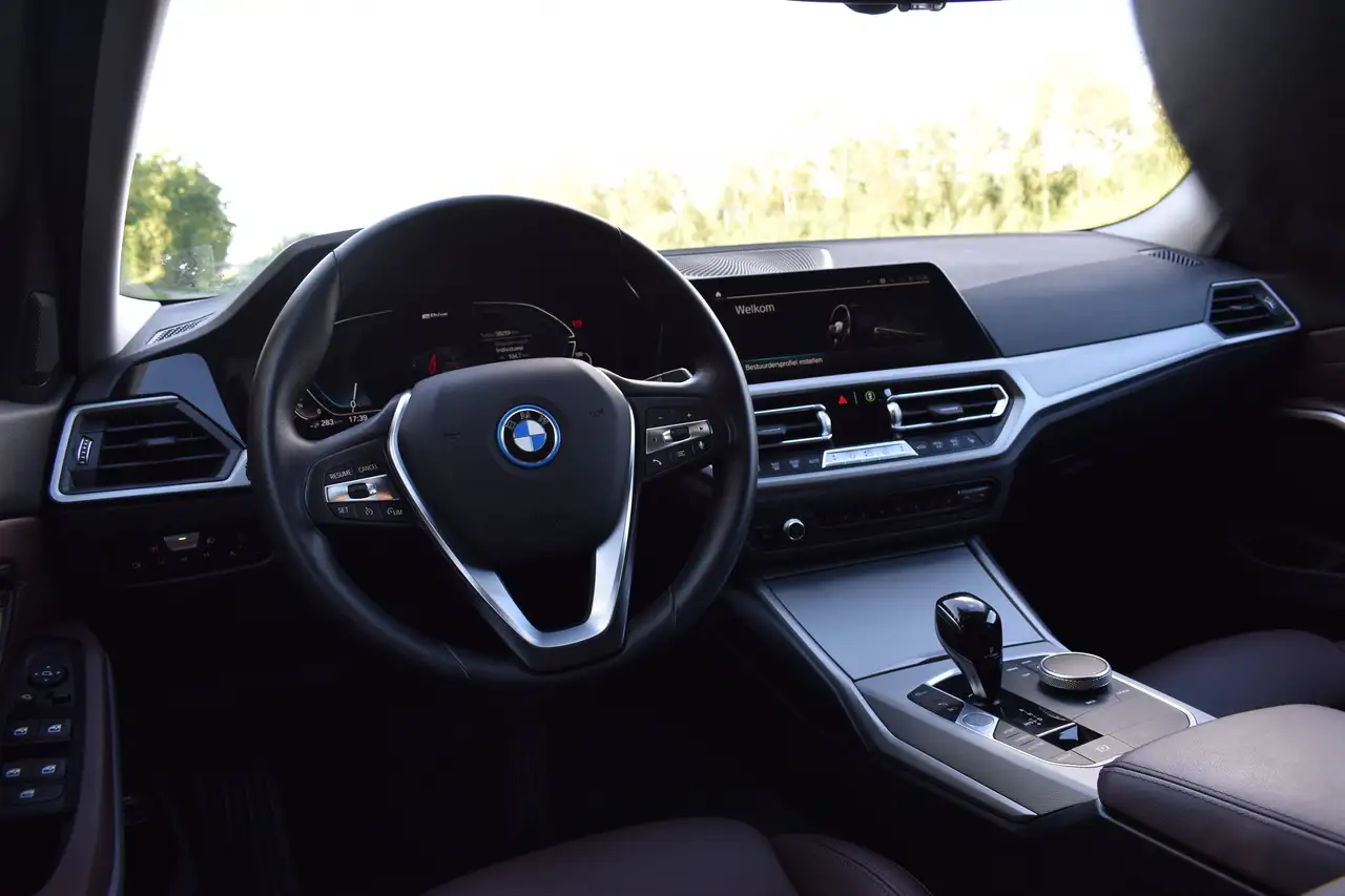 BMW 330 e TOURING LEDER CAMERA MEMORY CARPLAY, миниатюра 27