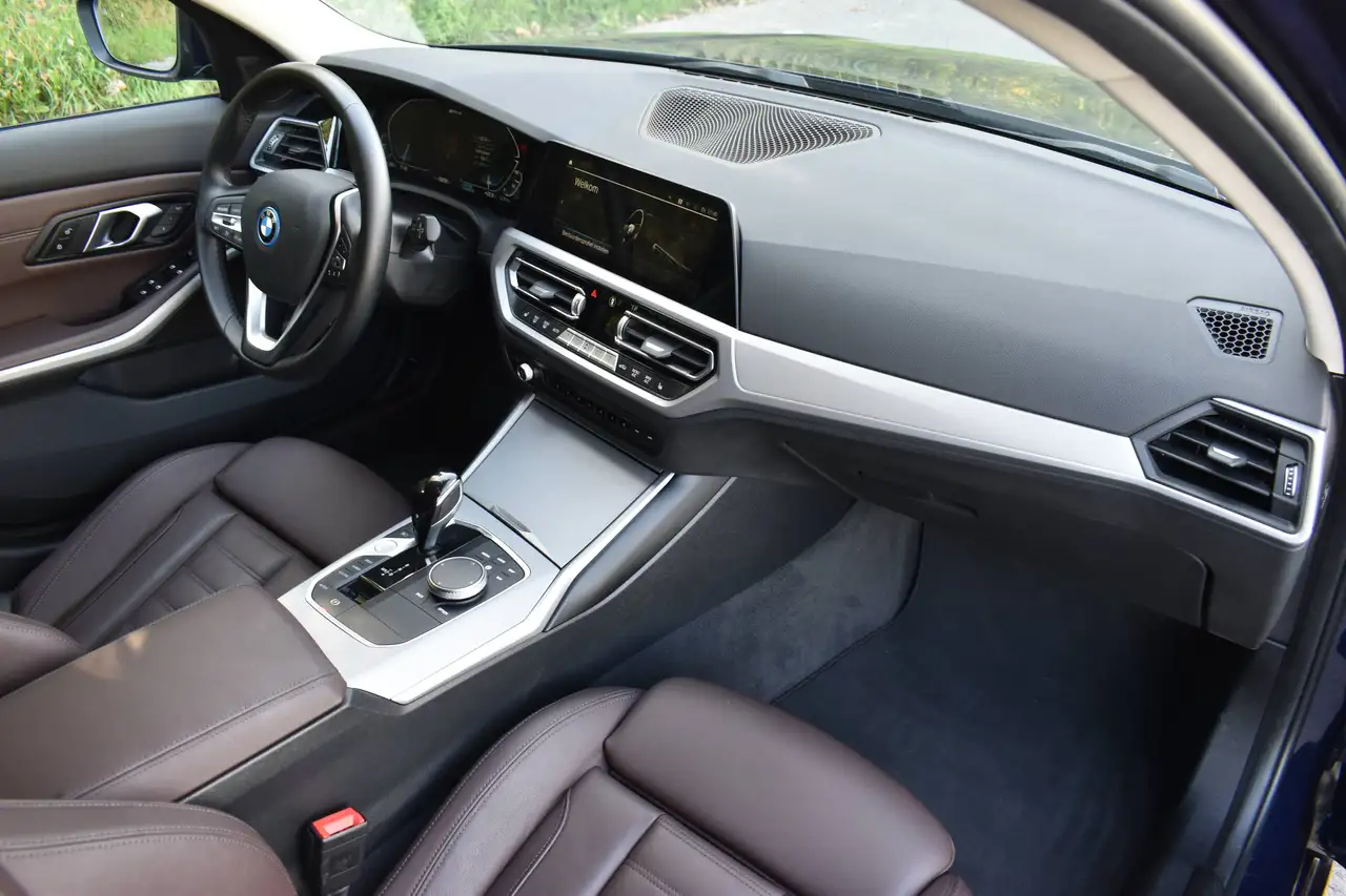 BMW 330 e TOURING LEDER CAMERA MEMORY CARPLAY, миниатюра 26