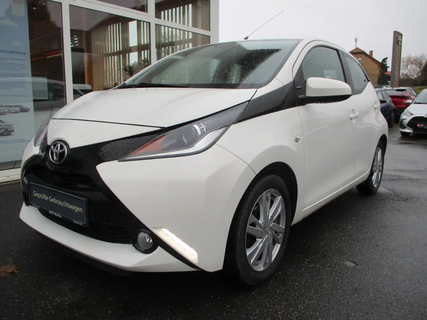 Toyota Aygo 1.0 x-play touch AZV Klima Isofix Kamera Weiß - 1